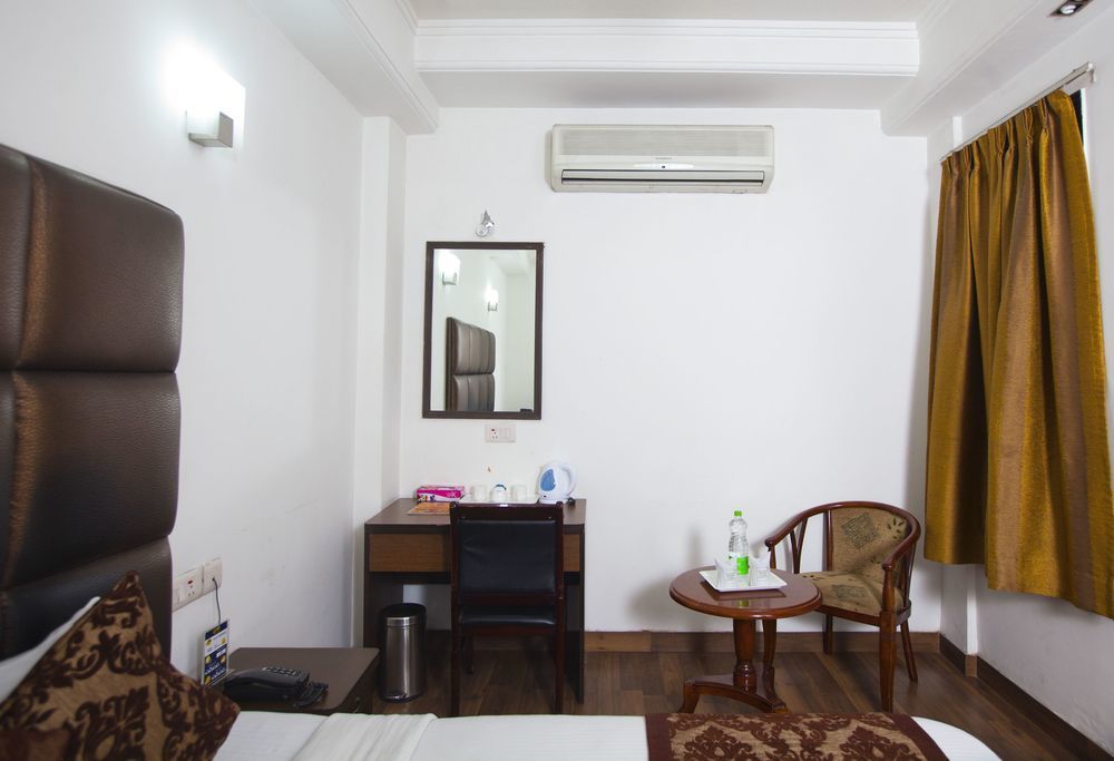 Hotel Oyo Premium Jasola Apollo Nueva Delhi Exterior foto